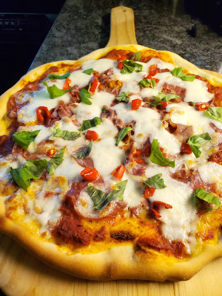baked-authentic-Italian-pizza